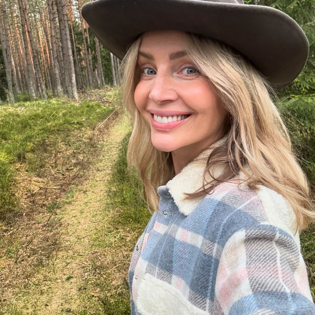 „Znowu są hot”. Woźniak-Starak nie rozstaje się z tym modelem butów. Są wygodne i piękne